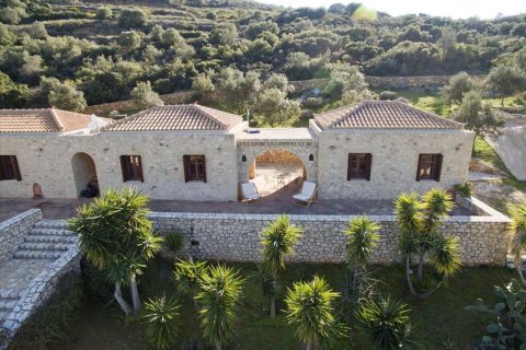 430m² Villa in Laconia, Greece No. 57166 3