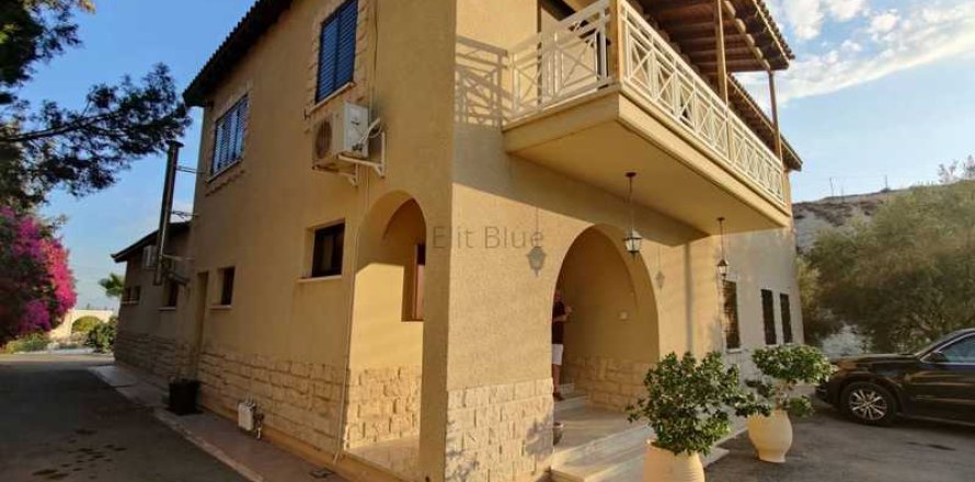 Дом с 3 спальнями в Агиос Тихонас, Кипр №46639