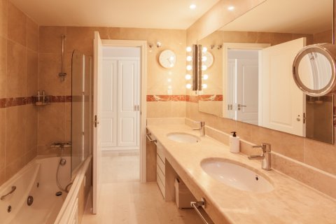 3 bedrooms Apartment in Tan Xuan, Vietnam No. 27302 17