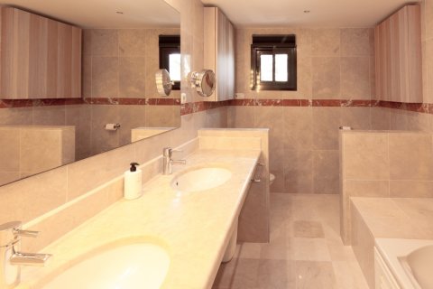 3 bedrooms Apartment in Tan Xuan, Vietnam No. 27302 16