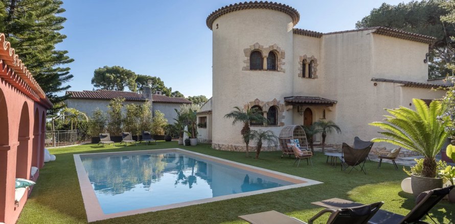 4 dormitorios Villa en Antibes, France No. 68768
