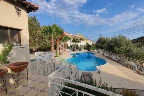 Вилла с 3 спальнями в Агиос Тихонас, Кипр №83252 1