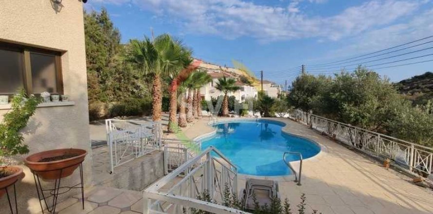 Вилла с 3 спальнями в Агиос Тихонас, Кипр №83252