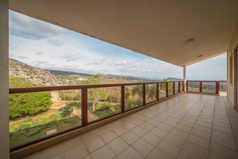 6 bedrooms House in Agios Athanasios, Cyprus No. 30625 12