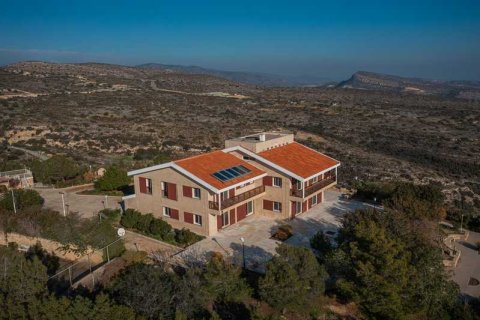 6 bedrooms House in Agios Athanasios, Cyprus No. 30625 15