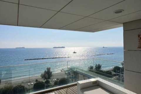 3 bedrooms Apartment in Limassol, Cyprus No. 80977 1