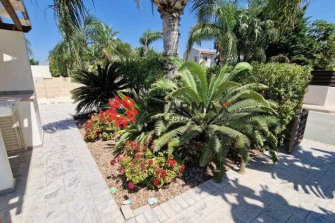 3 bedrooms House in Pervolia, Cyprus No. 82744 11