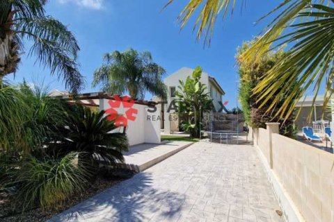 3 bedrooms House in Pervolia, Cyprus No. 82744 5