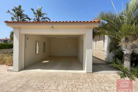 5 bedrooms Villa in Pervolia, Cyprus No. 79641 3