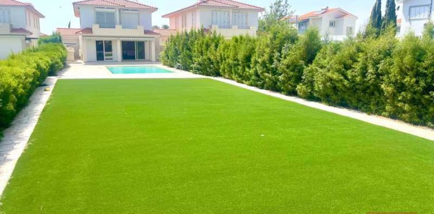 5 bedrooms Villa in Pervolia, Cyprus No. 79641