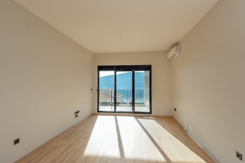 1 bedroom Apartment in Herceg Novi, Montenegro No. 104776 8