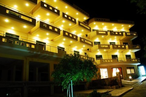 Здание с 24 комнатами в Эвбея, Греция №54622 1