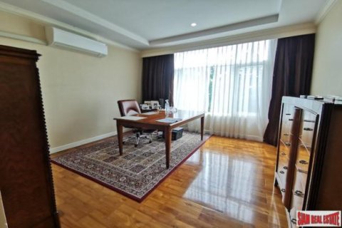 3 bedrooms Apartment in Bangkok, Thailand No. 96158 9