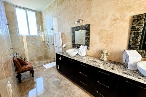 3 bedrooms Apartment in Panama City, Panama No. 123010 8