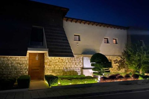 Дом с 4 спальнями в Ларнака, Кипр №72193 2