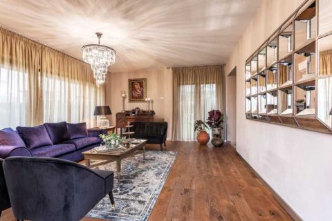 Дом с 4 спальнями в Ларнака, Кипр №72193 7