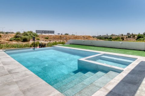 4 bedrooms Villa in Aradippou, Cyprus No. 36876 27