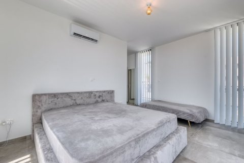 4 bedrooms Villa in Aradippou, Cyprus No. 36876 10