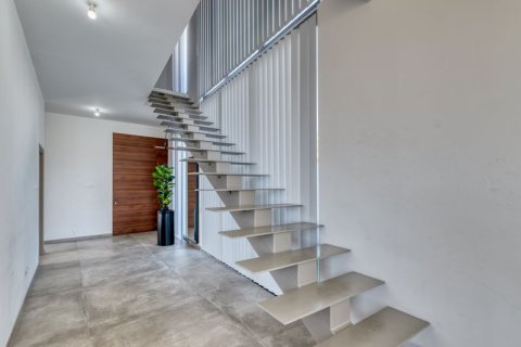 4 bedrooms Villa in Aradippou, Cyprus No. 36876 2