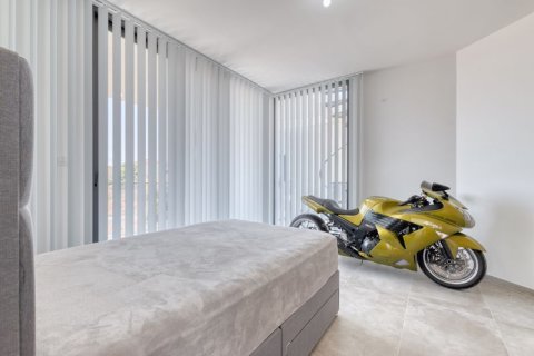 4 bedrooms Villa in Aradippou, Cyprus No. 36876 16