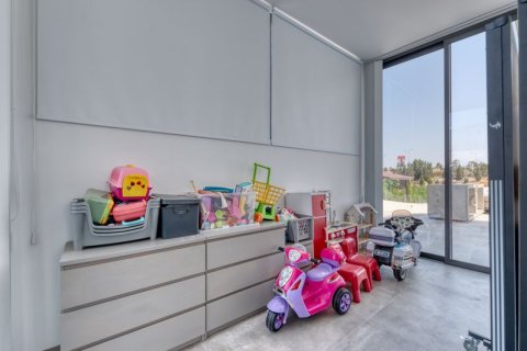 4 bedrooms Villa in Aradippou, Cyprus No. 36876 7