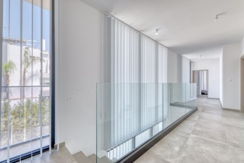 4 bedrooms Villa in Aradippou, Cyprus No. 36876 8