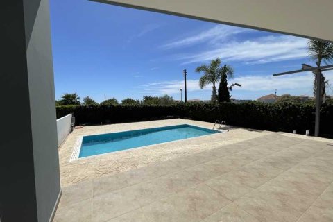 3 bedrooms Apartment in Pervolia, Cyprus No. 102440 14