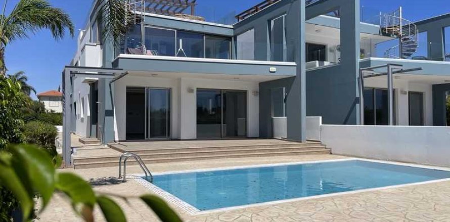 3 bedrooms Apartment in Pervolia, Cyprus No. 102440