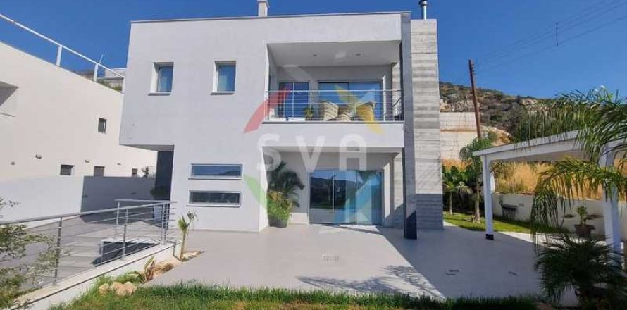 4 bedrooms House in Palodeia, Cyprus No. 82045