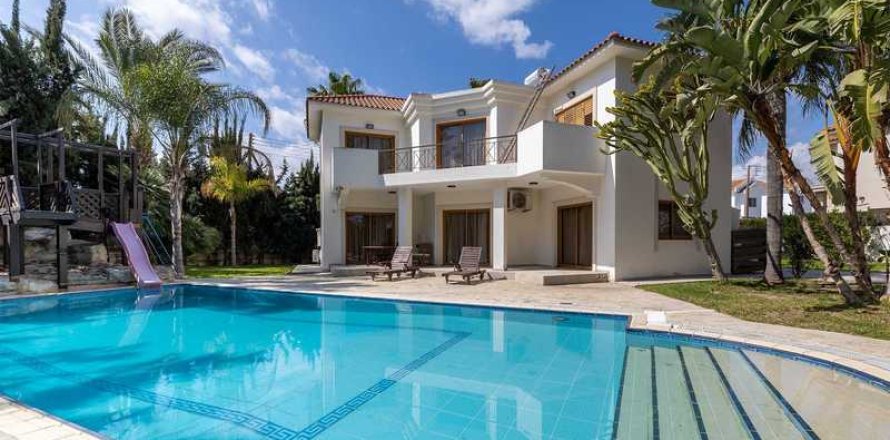 5 bedrooms House in Pyla, Cyprus No. 31776