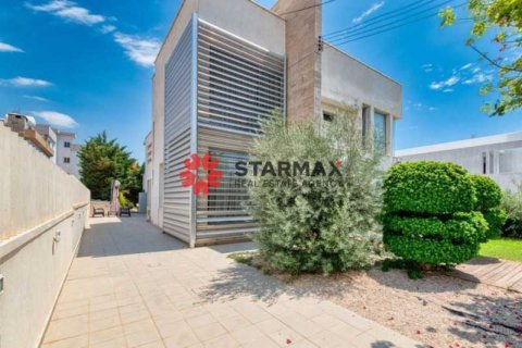 3 bedrooms House in Larnaca, Cyprus No. 82748 2