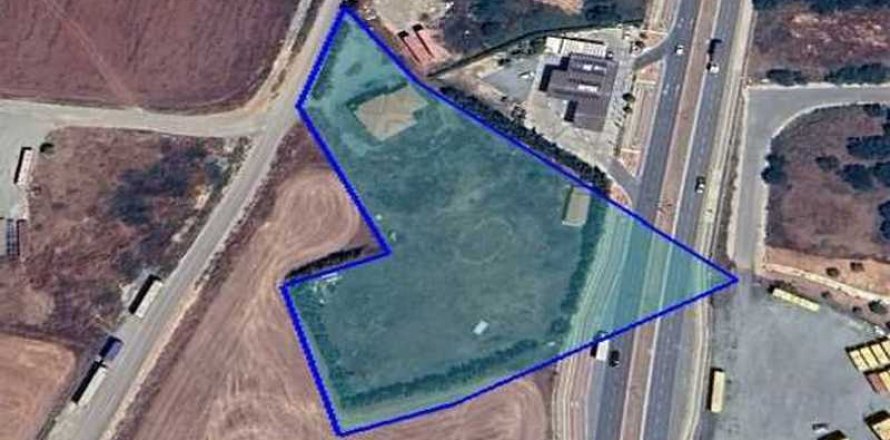Commercial property à Kato Polemidia, Cyprus No. 36401