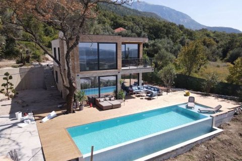 4 bedrooms House in Tivat, Montenegro No. 104831 3