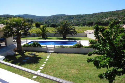 4 bedrooms Villa in Le Plan-de-la-Tour, France No. 78586 3