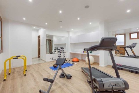 4 bedrooms House in Paphos, Cyprus No. 29569 3