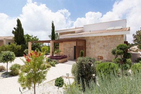 4 bedrooms House in Paphos, Cyprus No. 29569 2