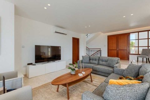 4 bedrooms House in Paphos, Cyprus No. 29569 8