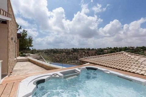 4 bedrooms House in Paphos, Cyprus No. 29569 6