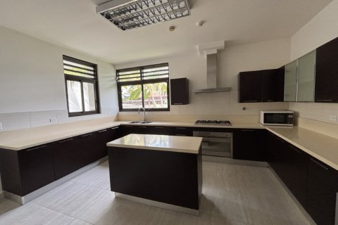 4 bedrooms House in Veracruz, Panama No. 109738 6