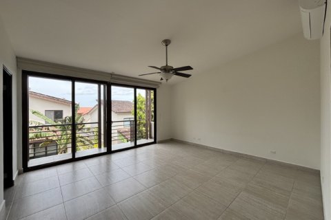 4 bedrooms House in Veracruz, Panama No. 109738 4