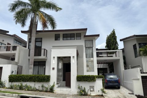 4 bedrooms House in Veracruz, Panama No. 109738 1