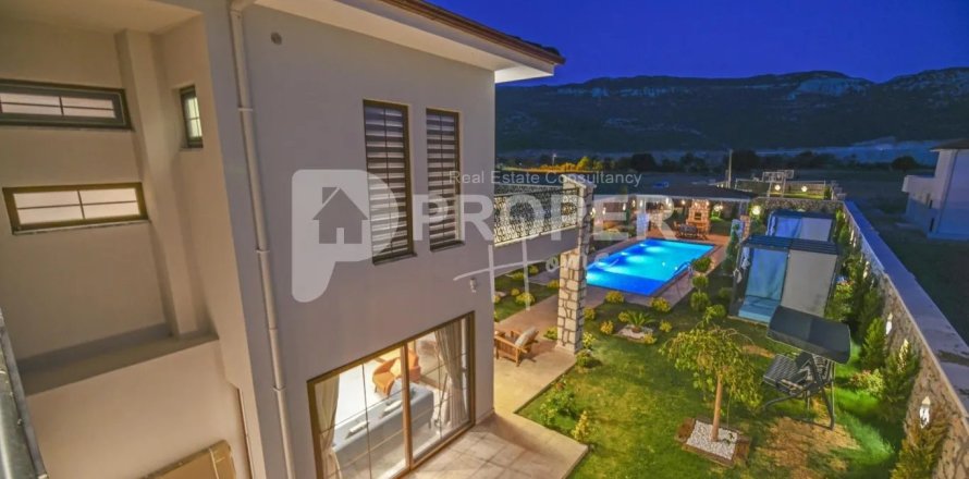 3 rooms Villa à Kas, Turkey No. 16494