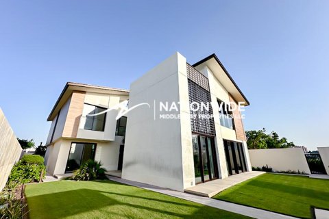 4 bedrooms Villa in Abu Dhabi, UAE No. 89347