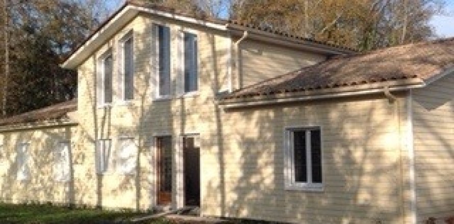 4 bedrooms House in Lessac, France No. 69475