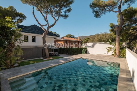 5 bedrooms Villa in Castelldefels, Spain No. 124266