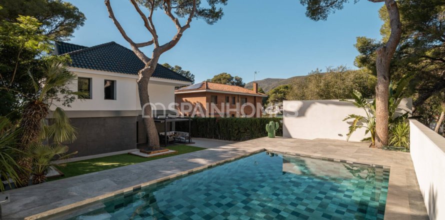 5 bedrooms Villa in Castelldefels, Spain No. 124266