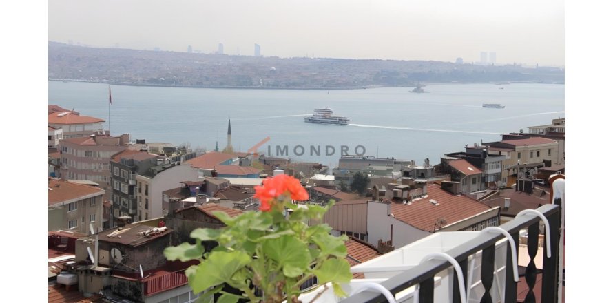 2 bedrooms Apartment in Beyoglu, Turkey No. 124327