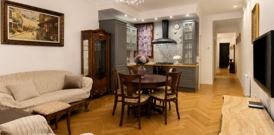 3 bedrooms Apartment in L'Eixample, Spain No. 125177