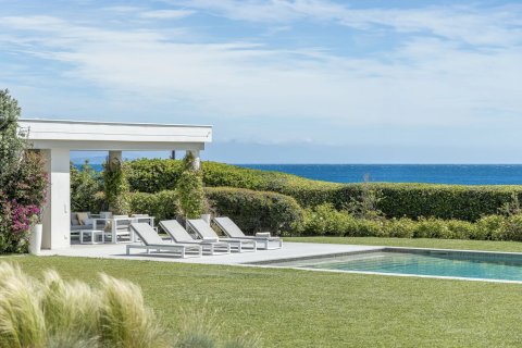 6 bedrooms House in Antibes, France No. 100261 2