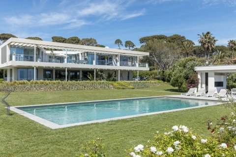 6 bedrooms House in Antibes, France No. 100261 1